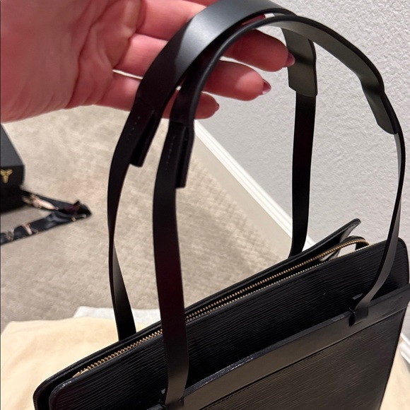 LOUIS VUITTON Epi Croisette Tote Bag Black - Picture 4 of 17